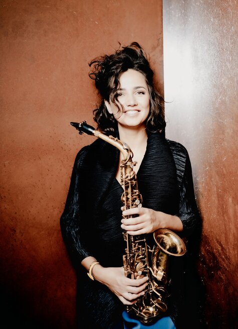 Asya Fateyeva | © Marco Borrgreve