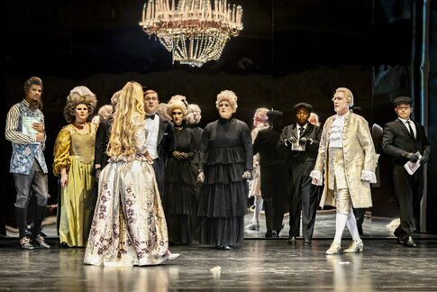 Susanne Langbein (Marschallin), Abongile Fumba (Annina), Timothy Richards (Sänger), Jason Lee (Valzacchi), Chor