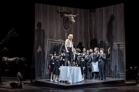 Kinderchor, Chor, Johannes Maria Wimmer (Ochs), Abongile Fumba (Annina), Jakob Nistler (Wirt), Jason Lee (Valzacchi)