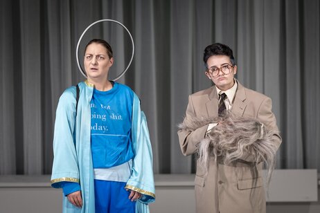 Marion Reiser als Der Heilige Petrus, Daniela Bjelobradić als Professor F