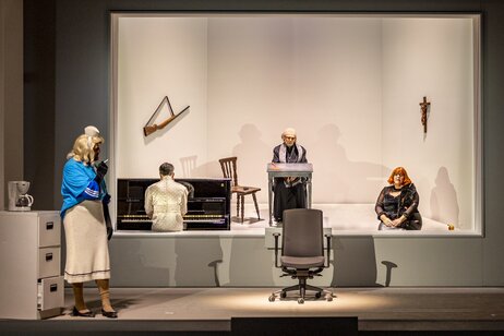 Philipp Rudig als Anne, Kristoffer Nowak als Mary, Sara Nunius als Pastor, Petra Alexandra Pippan als Pastorsfrau