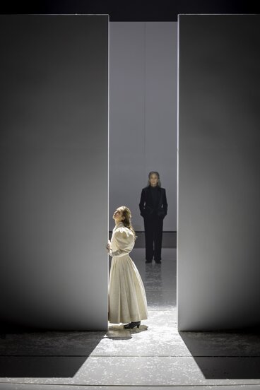 Marie Smolka (Tatjana) & Eleonore Bürcher (Sie) | © Birgit Gufler