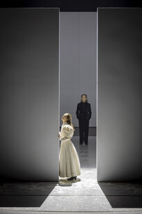 Marie Smolka (Tatjana) & Eleonore Bürcher (Sie) | © Birgit Gufler