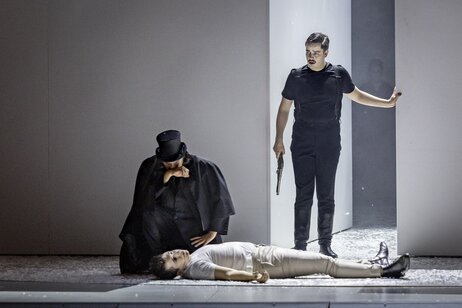 Julien Horbatuk (Saretzki), Alexander Fedorov (Lenski) & Jacob Phillips (Onegin) | © Birgit Gufler