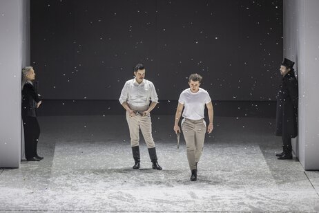 Eleonore Bürcher (Sie), Jacob Phillips (Onegin), Alexander Fedorov (Lenski) & Julien Horbatuk (Saretzki) | © Birgit Gufler