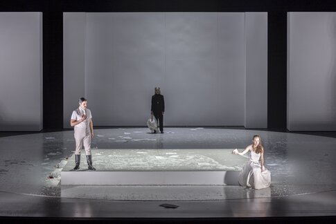 Jacob Phillips (Onegin), Eleonore Bürcher (Sie) & Marie Smolka (Tatjana)