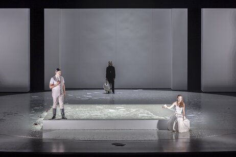 Jacob Phillips (Onegin), Eleonore Bürcher (Sie) & Marie Smolka (Tatjana)