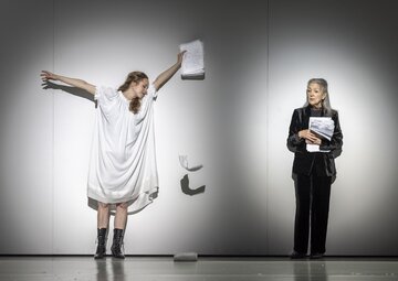 Marie Smolka (Tatjana) & Eleonore Bürcher (Sie)