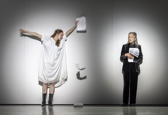 Marie Smolka (Tatjana) & Eleonore Bürcher (Sie)