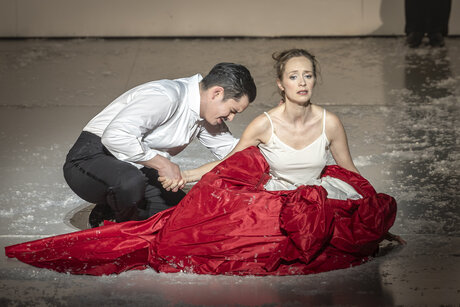 Jacob Phillips (Onegin) & Marie Smolka (Tatjana) | © Birgit Gufler