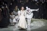 Marie Smolka (Tatjana), Florian Stern (Triquet), Chor & Statisterie