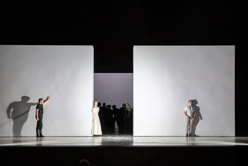 Jacob Phillips (Onegin), Marie Smolka (Tatjana), Alexander Fedorov (Lenski)
