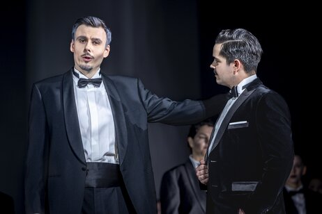 Oliver Sailer (Gremin) & Jacob Phillips (Onegin) | © Birgit Gufler