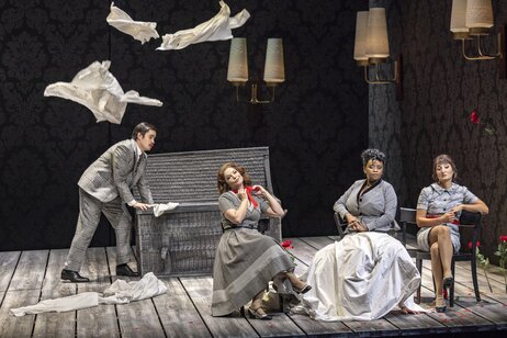 Jacob Phillips (Ford), Cristiana Oliveira (Alice Ford), Abongile Fumba (Mrs. Quickly), Camilla Lehmeier (Meg Page)