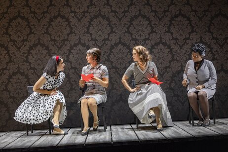 Anastasia Lerman (Nannetta), Camilla Lehmeier (Meg Page), Cristiana Oliveira (Alice Ford), Abongile Fumba (Mrs. Quickly)