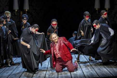 Oliver Sailer (Pistola), Johannes Maria Wimmer (Falstaff), Jason Lee (Bardolfo), Camilla Lehmeier (Meg Page), Jacob Phillips (Mr. Ford), Jakob Nistler (Dr. Cajus), Chor