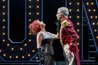 Jennifer Maines (Frau Pusebach), Tom Erik Lie (Theophil)