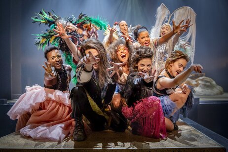 von links nach rechts: Savio David Byrczak, Felipe Ramos, Jendrik Sigwart, Mariyama Ebel, Alicia Kasenbacher, Tamara Pascual, Kathrin Schreier, Salomé Ortiz