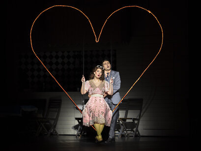 Jakob Nistler (Dr. Otto Siedler), Annina Wachter (Ottilie) | © Birgit Gufler Jakob Nistler (Dr. Otto Siedler), Annina Wachter (Ottilie) | © Birgit Gufler