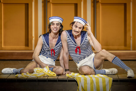 Tommy Fischnaller-Wachtler (Karlchen), Andrea De Majo (Sigismund Sülzheimer) | © Birgit Gufler Tommy Fischnaller-Wachtler (Karlchen), Andrea De Majo (Sigismund Sülzheimer) | © Birgit Gufler