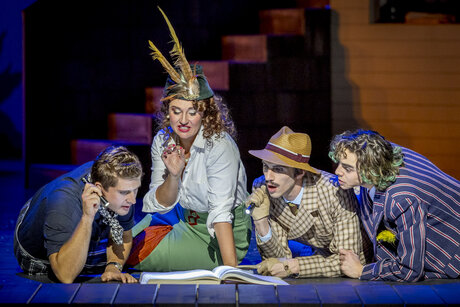 Jakob Nistler (Dr. Otto Siedler), Annina Wachter (Ottilie), Andrea De Majo (Sigismund Sülzheimer), Tommy Fischnaller-Wachtler (Karlchen) Jakob Nistler (Dr. Otto Siedler), Annina Wachter (Ottilie), Andrea De Majo (Sigismund Sülzheimer), Tommy Fischnaller-Wachtler (Karlchen)