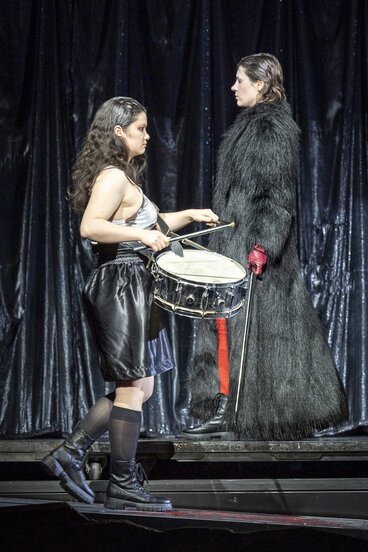 Camilla Saba Davies & Sasha Portyannikova (Der Krieg)