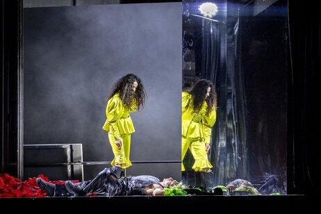 Cansu Şîya Yıldız (Emmeline) & Pasquale di Filippo (Guillamar)