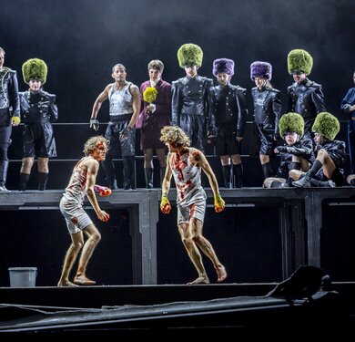Florian Granzner (Oswald), Tommy Fischnaller-Wachtler ((Arthur), Ensemble 