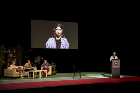 Teilnehmer:innen bei der Konferenz der Abwesenden