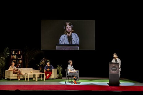 Teilnehmer:innen bei der Konferenz der Abwesenden