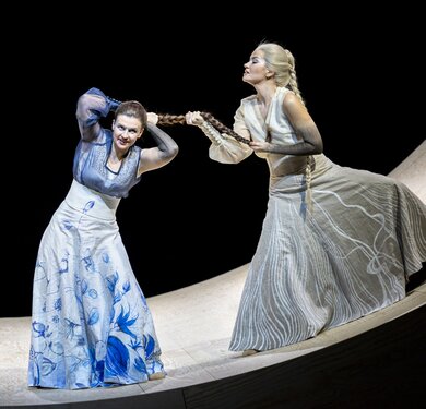 Annina Wachter (Servilia), Anastasia Lerman (Vitellia)