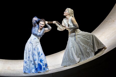 Annina Wachter (Servilia), Anastasia Lerman (Vitellia)