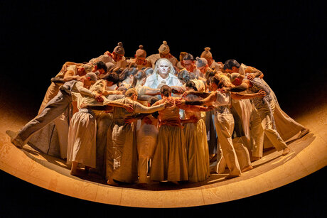Uwe Stickert (Tito), Opernchor | © Birgit Gufler