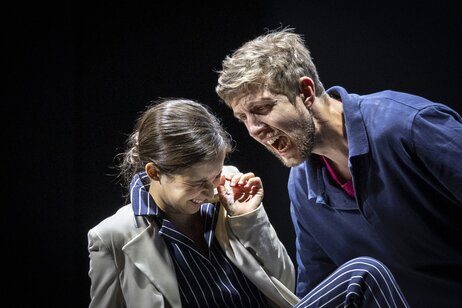Liebesgesang. Mimi Doulton (SIE) & Benjamin Chamandy (ER) | © Birgit Gufler