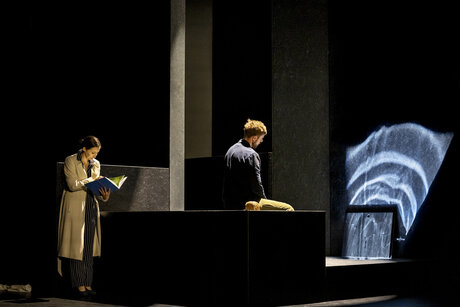 Liebesgesang. Mimi Doulton (SIE) & Benjamin Chamandy (ER) | © Birgit Gufler