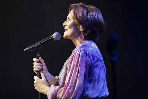 Maya Hakvoort in Concert