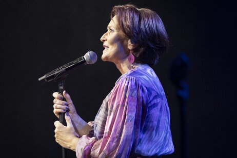 Maya Hakvoort in Concert