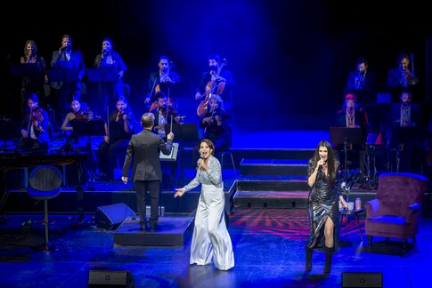 Maya Hakvoort in Concert