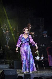 Maya Hakvoort in Concert