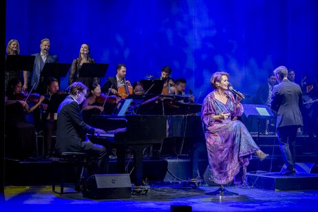 Maya Hakvoort in Concert