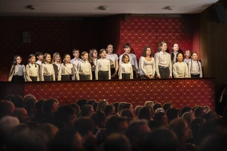 Kinderchor des Tiroler Landestheaters beim Mitsingkonzert