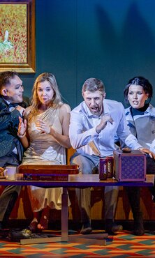 Von heute auf morgen: Jason Lee (Der Sänger), Mojca Erdmann (Die Frau), Benjamin Chamandy (Der Mann), Anastasia Lerman (Die Freundin)