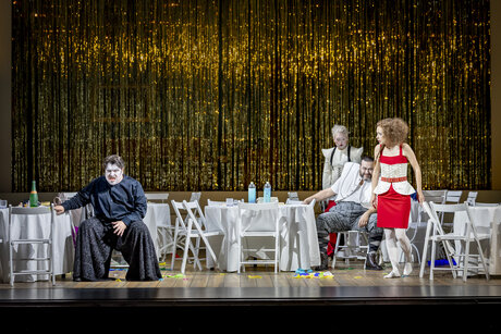 Pagliacci: Xavier Moreno (Canio), Jason Lee (Peppe), Aris Argiris (Tonio), Marie Smolka (Nedda) | © Birgit Gufler Pagliacci: Xavier Moreno (Canio), Jason Lee (Peppe), Aris Argiris (Tonio), Marie Smolka (Nedda) | © Birgit Gufler