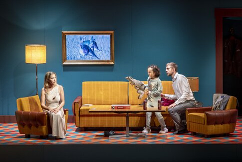 Von heute auf morgen: Mojca Erdmann (Die Frau), Milo Jaindl (Das Kind) & Benjamin Chamandy (Der Mann)