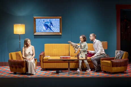 Von heute auf morgen: Mojca Erdmann (Die Frau), Milo Jaindl (Das Kind) & Benjamin Chamandy (Der Mann) | © Birgit Gufler