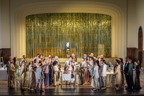 Pagliacci: Milo Jaindl (Kind) & Chor