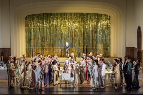 Pagliacci: Milo Jaindl (Kind) & Chor
