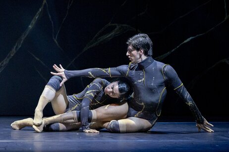 Jung-Ching Cheng, Giorgos Mitas / Unfamiliar Connections