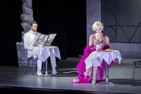 Benjamin Chamandy (Emmerich Kálmán), Anastasia Lerman (Junge Frau im Hotel/Rosy Bársony) | © Birgit Gufler