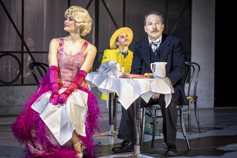 Anastasia Lerman (Junge Frau im Hotel/Rosy Bársony), Andrea De Majo (Fritz Rotter), Stefan Riedl (Paul Abraham) | © Birgit Gufler